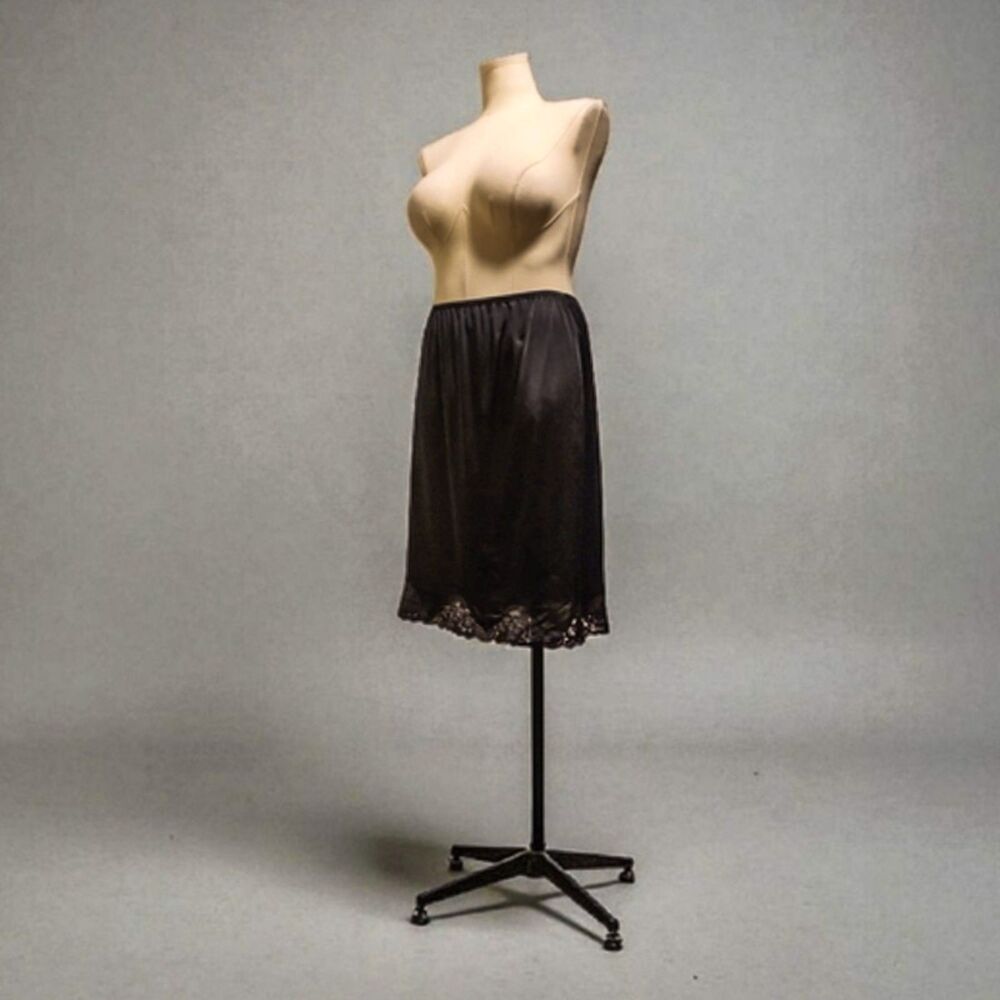 Vintage 80s Vanity Fair Blk Slip Made in USA 100% DuPont Nylon Size LGE TT